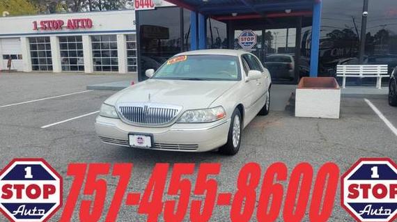 LINCOLN TOWN CAR 2004 1LNHM83W34Y618180 image